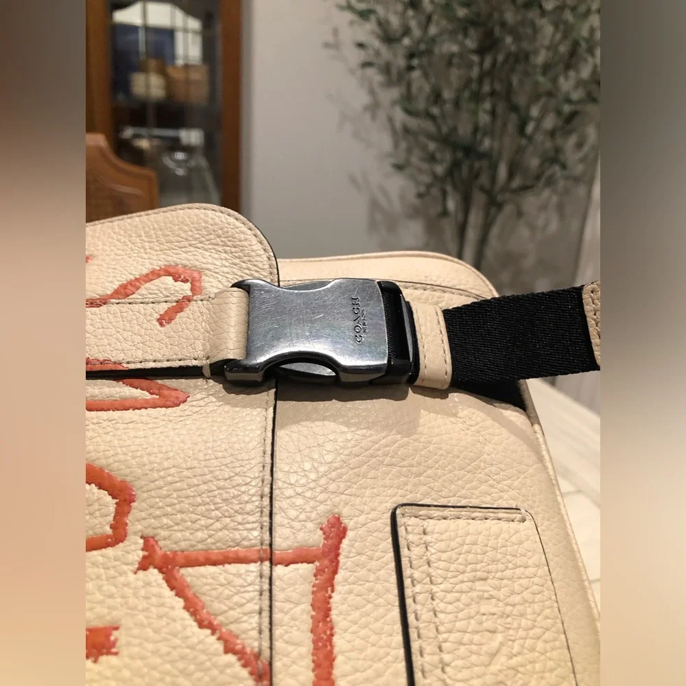 Coach X Jean Michel Basquiat Track Crossbody Pebble Leather C5425 Cream Black - Picture 9 of 16